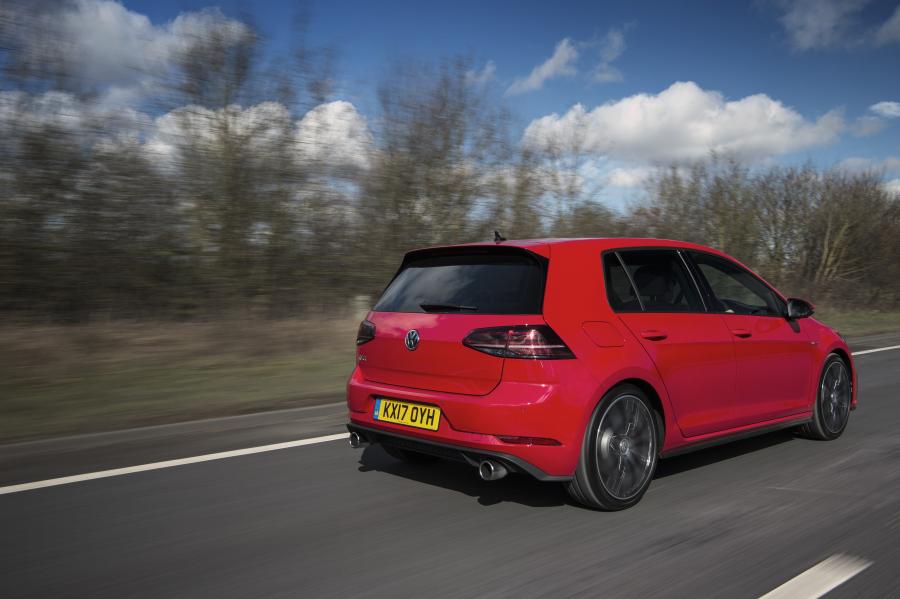  Volkswagen Golf GTi 5-Door 2017 года  (UK) (фото 11 из 28)